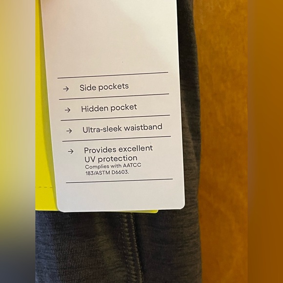 NWT All in Motion ultra high-rise Flare Legging. Size Medium - Picture 12 of 16